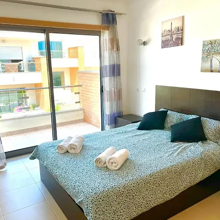 Vila Branca Cheerful Feriehus Albufeira